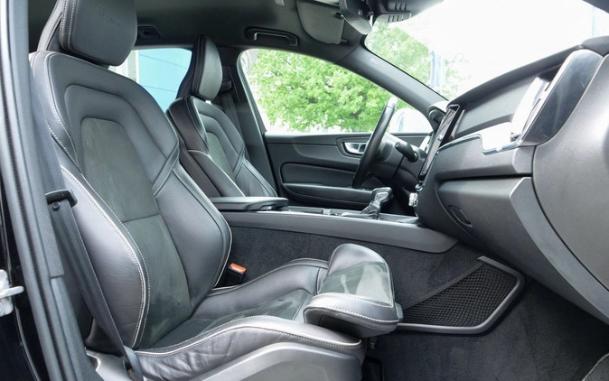 Volvo XC 60 cena 129900 przebieg: 151522, rok produkcji 2018 z Głogów Małopolski małe 529
